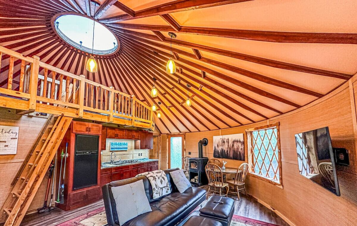 Televisión y chimenea 