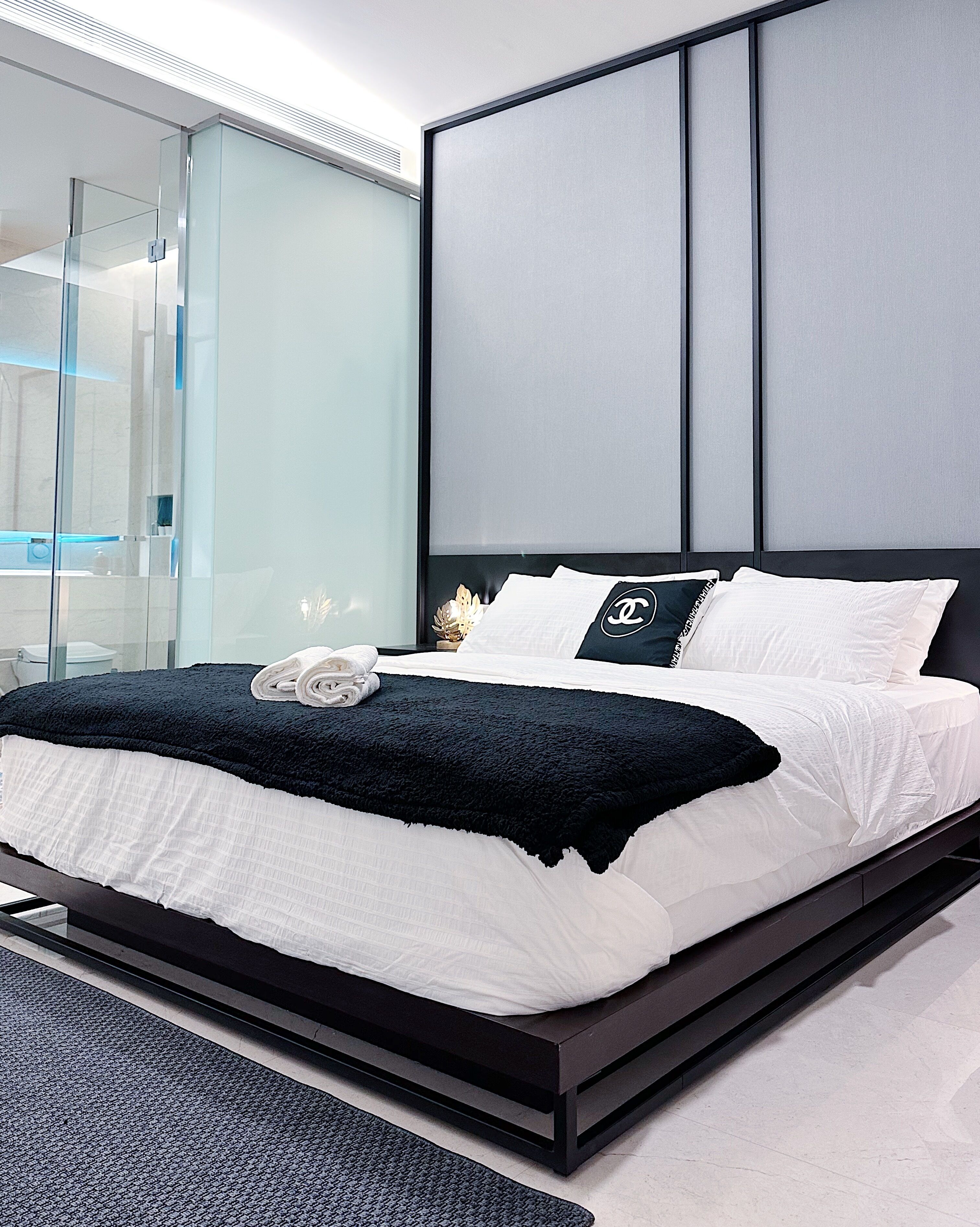 1 bedroom, bed sheets