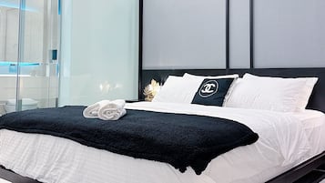 1 bedroom, bed sheets