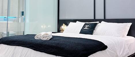 1 bedroom, bed sheets