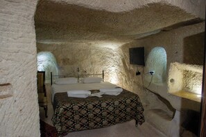 プレミアム 4 人部屋 1 ベッドルーム 1 階 | エジプト綿のシーツ、高級寝具、羽毛の掛け布団、セレクト コンフォート製ベッド
