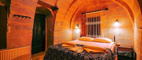 Deluxe Double Room, 1 Queen Bed, Courtyard View, Ground Floor | 1 bedroom, Egyptian cotton sheets, premium bedding, down comforters