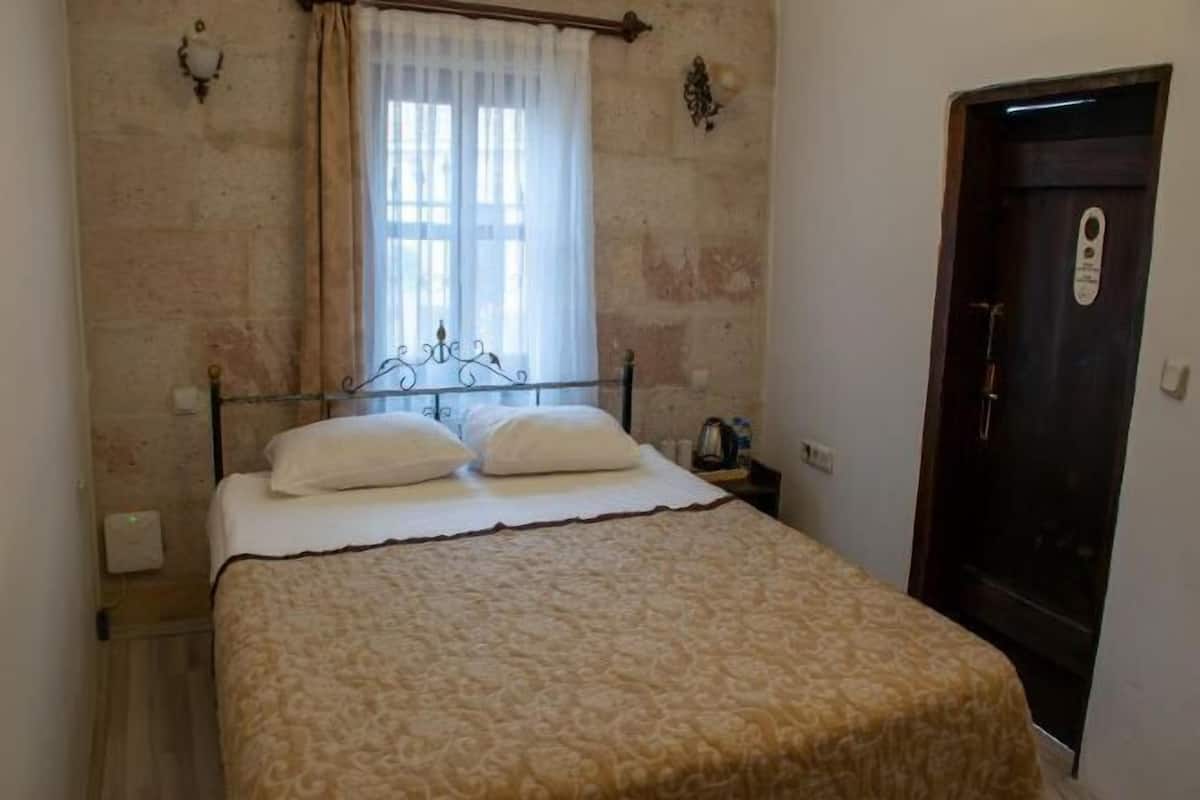 Egyptian cotton sheets, premium bedding, down duvets