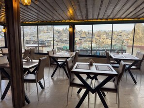 包每日自助早餐