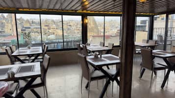 包含每日自助早餐