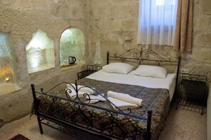 Executive-Doppelzimmer, 1 Queen-Bett, Erdgeschoss | Bettwäsche aus ägyptischer Baumwolle, hochwertige Bettwaren