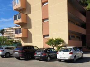 Property grounds - Beachside Studio with Terrace, A/C, Parking - Sleeps 4 in Fréjus (Fréjus)