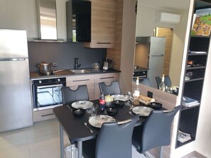 Fridge, microwave, oven, stovetop - Beachside Studio with Terrace, A/C, Parking - Sleeps 4 in Fréjus (Fréjus)