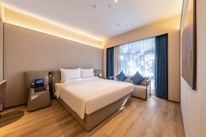 1 bedroom, desk, laptop workspace, free WiFi