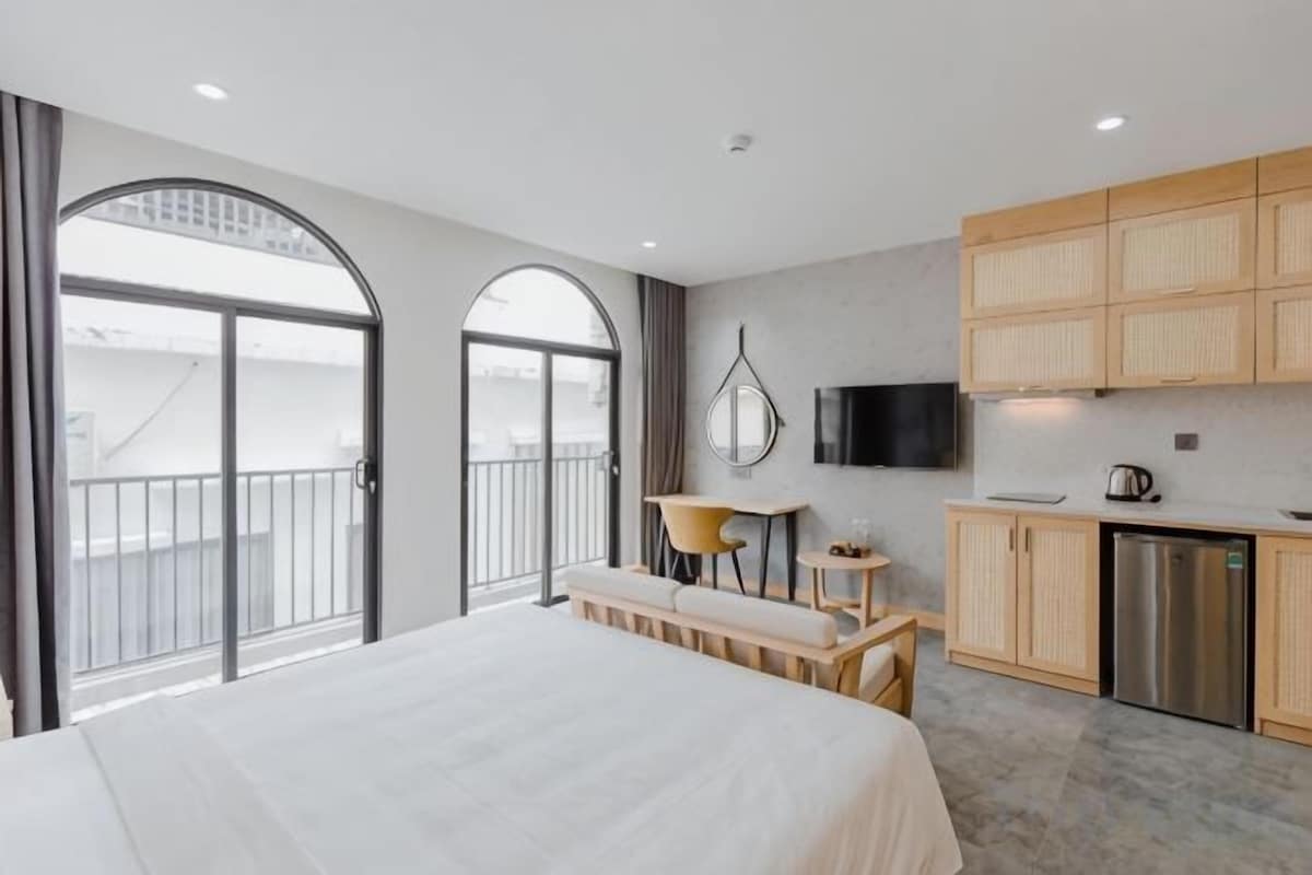 필로우탑 침대, 미니바, 책상, 노트북 작업 공간
