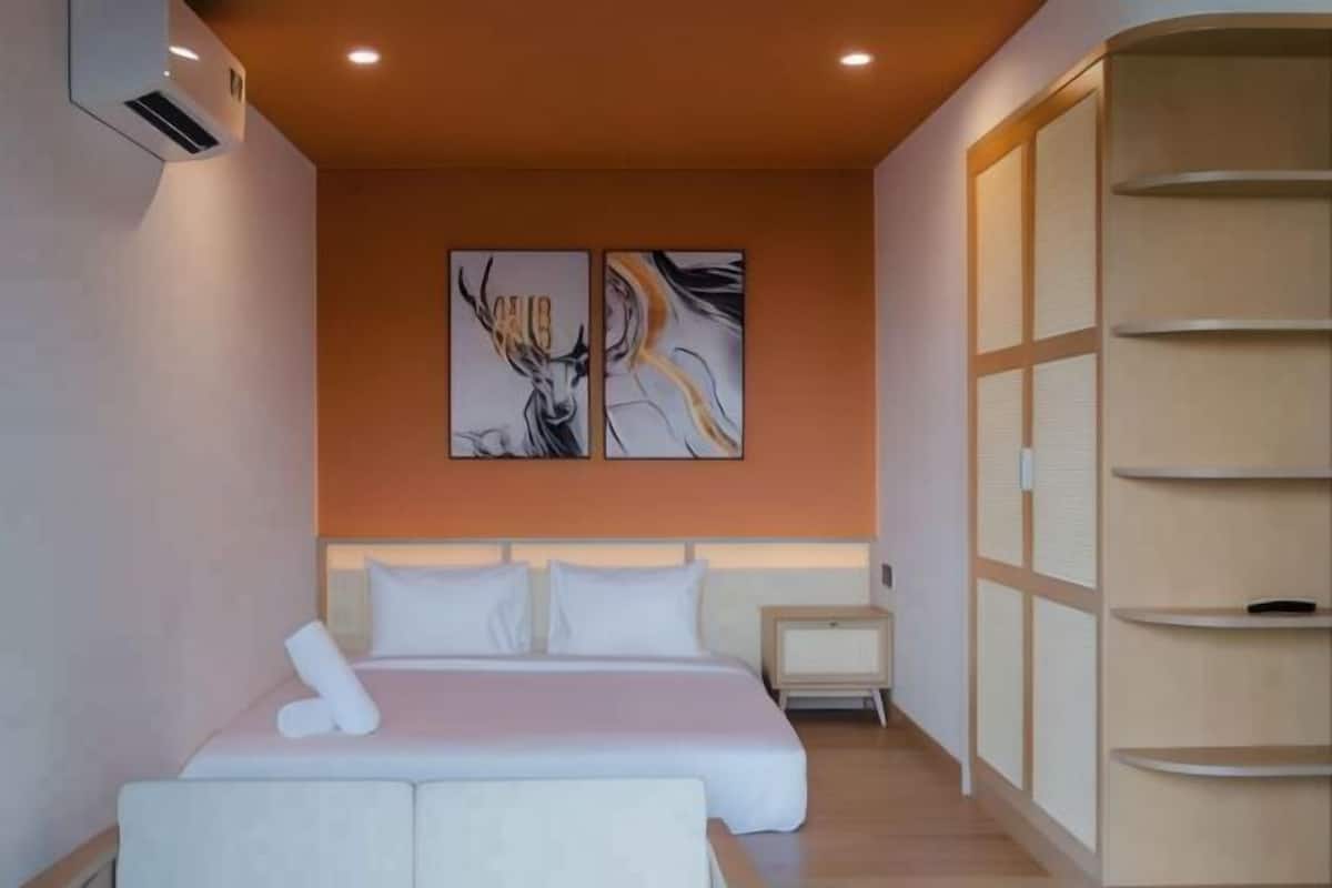 Surmatelas, minibar, bureau, espace de travail pour ordinateur portable