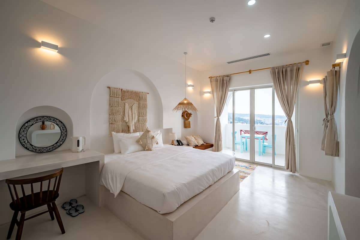 Deluxe Double Room | 1 bedroom, minibar, desk, free WiFi