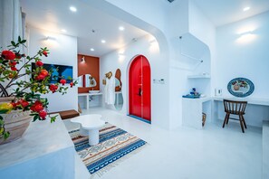 Family Suite | Minibar, desk, free WiFi, bed sheets - Happiness Hotel (Quy Nhon)