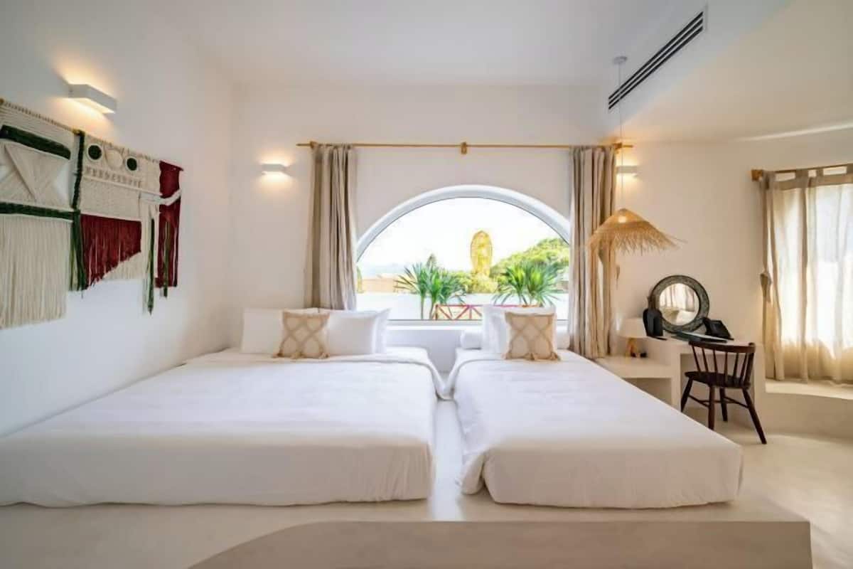 1 bedroom, minibar, desk, free WiFi
