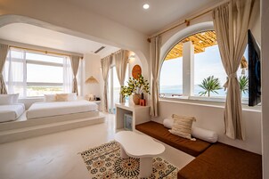 Minibar, escritorio, wifi gratis y ropa de cama