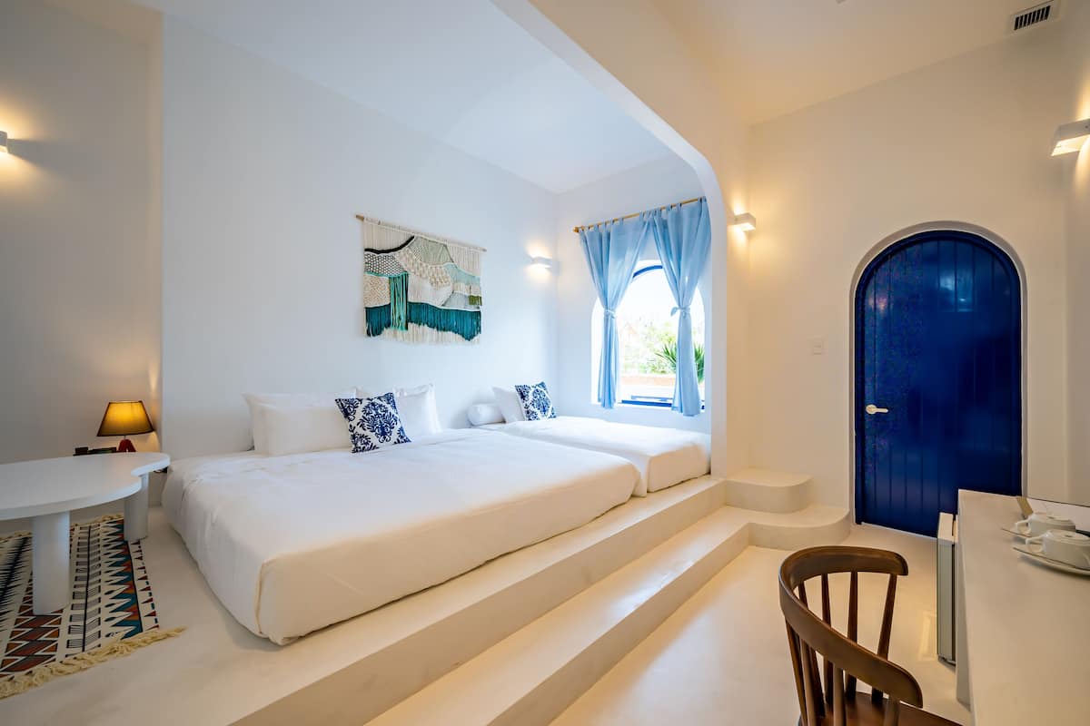 Superior Triple Room | 1 bedroom, minibar, desk, free WiFi