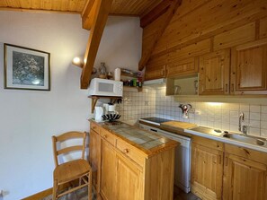 Four, lave-vaisselle, grille-pain