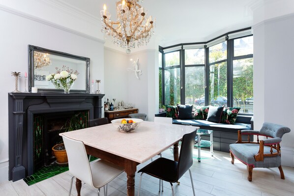 Interior - Parkland Perfection, by Veeve (London)