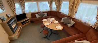 Family-friendly Caravans With On-site Pool and Entertainment
