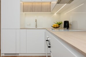 Fridge, microwave, oven, stovetop - Functional Studio in Wola | Balcony | Air Conditioning (Warszawa)