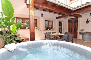 Outdoor dining - Can Peredjal 263 cosy house with jacuzzi, ping pong and air-conditioning (Santa Margalida)