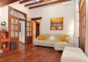 TV, ping pong - Can Peredjal 263 cosy house with jacuzzi, ping pong and air-conditioning (Santa Margalida)
