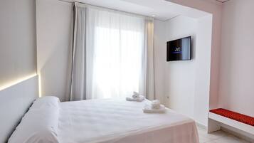 Eenvoudige kamer (Port) | Een bureau, een laptopwerkplek, geluiddichte muren, gratis wifi