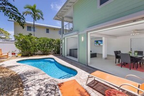 A heated pool - Limelight by Beach Boutique Rentals (Anna Maria)