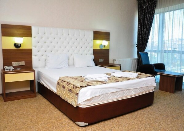 Deluxe Suite, Balcony, City View