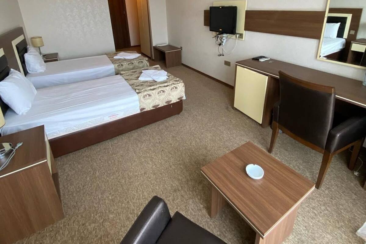 办公桌、笔记本电脑工作区、隔音、免费 WiFi