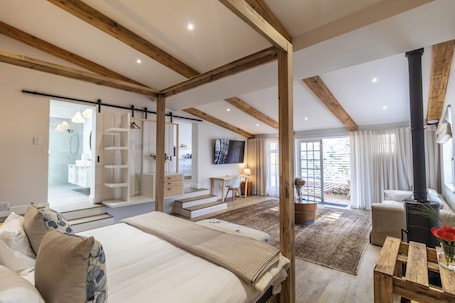 Luxury Suite | Premium bedding, individually decorated, individually furnished