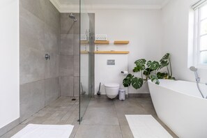 Nhà dành cho gia đình | Phòng tắm | Đồ dùng nhà tắm miễn phí, máy sấy tóc, khăn tắm, xà phòng 
