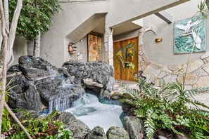 Property grounds - Bayfront Paradise w/ Gorgeous Pool and Spa! (San Diego)