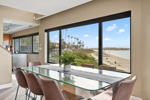 Dining - Bayfront Paradise w/ Gorgeous Pool and Spa! (San Diego)