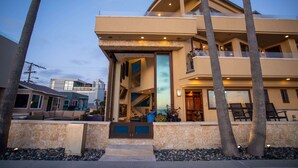 Unclassified image, 4 of 51, button - Verona Oceanfront Luxury Villa w/ Spa, Multiple Private Patios, AC, Grill & Garage! (San Diego)