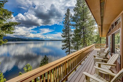 Laur House on Little Payette Lake - Lakefront - Deck - Trailer & pet friendly - WiFi