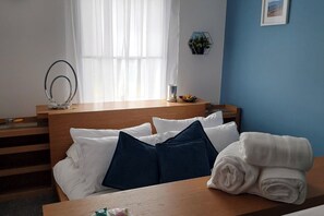 1 dormitorio, tabla de planchar con plancha, wifi gratis y ropa de cama