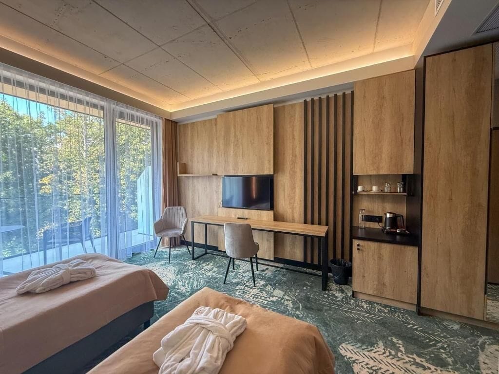 Rom – superior, aircondition | Safe på rommet, skrivebord og skrivebord for bærbar PC