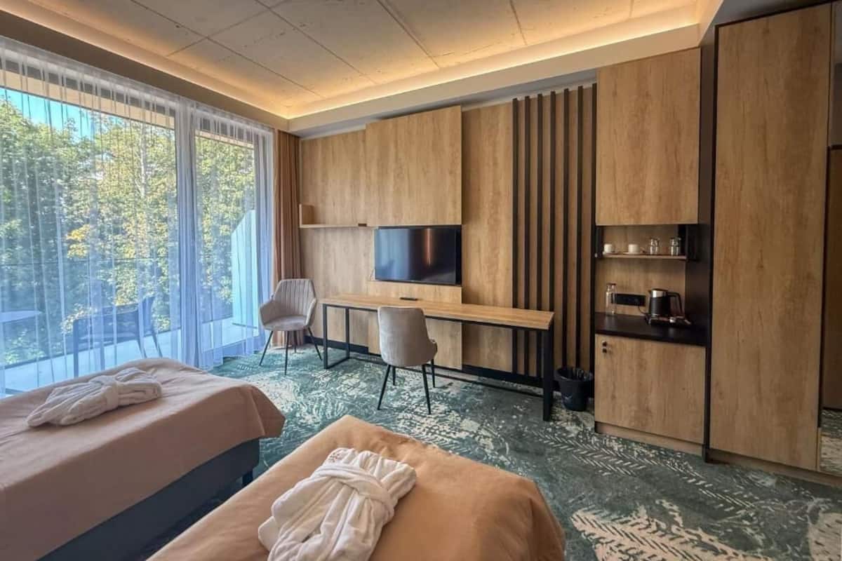 Rom – superior, aircondition | Safe på rommet, skrivebord og skrivebord for bærbar PC