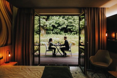 Superior Room | 1 bedroom, in-room safe, desk, laptop workspace