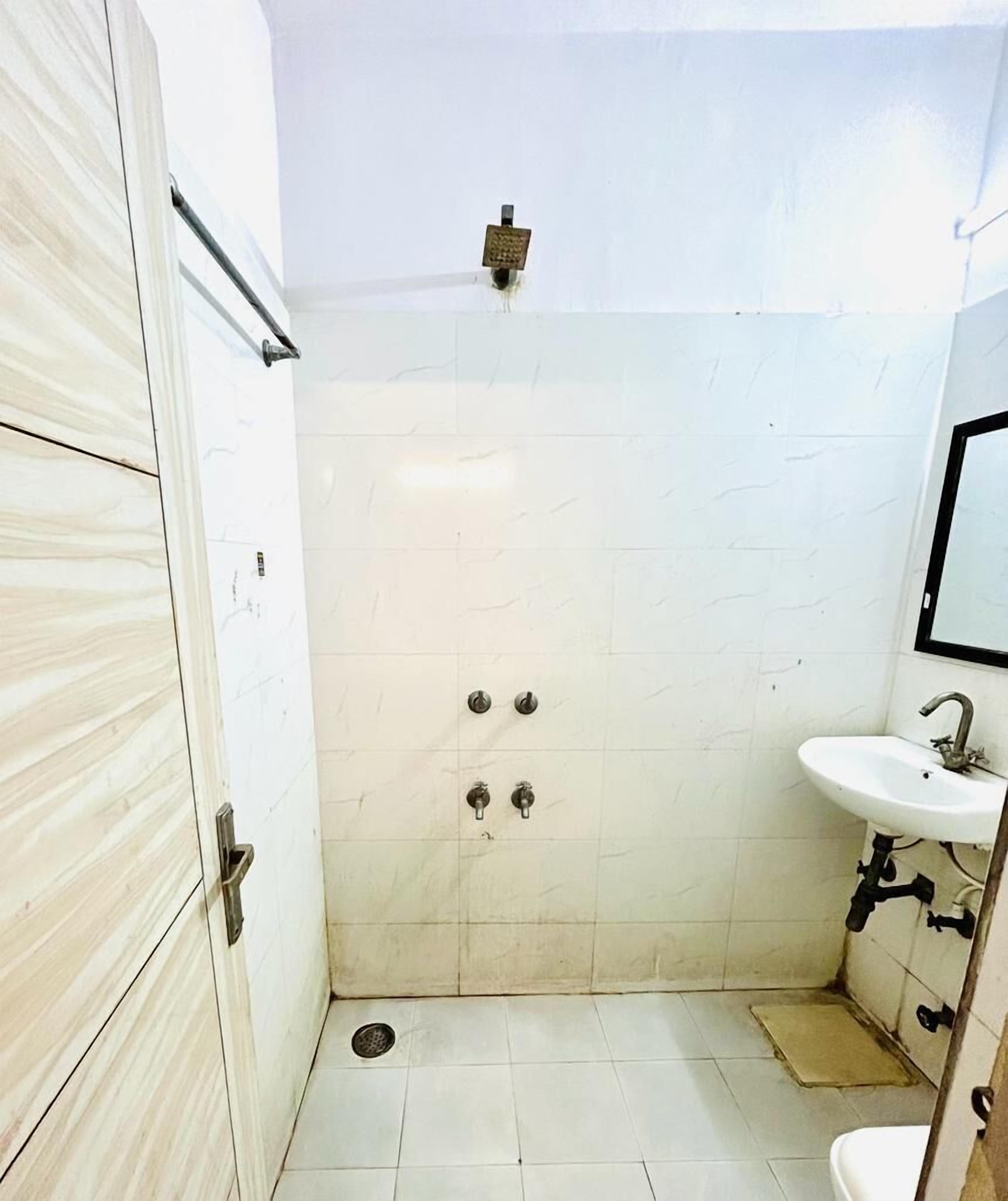 Standard Room | Bathroom