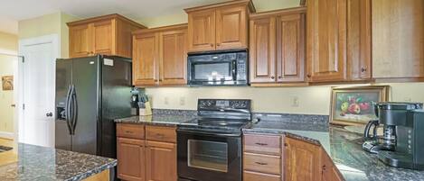 Geschirrspüler, Wasserkocher mit Kaffee-/Teezubehör