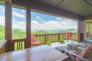 Property grounds - Grand Oaks RW5- Mountain Condo, Gated Resort, Indoor/Outdoor Pools & Hot Tub (Banner Elk)