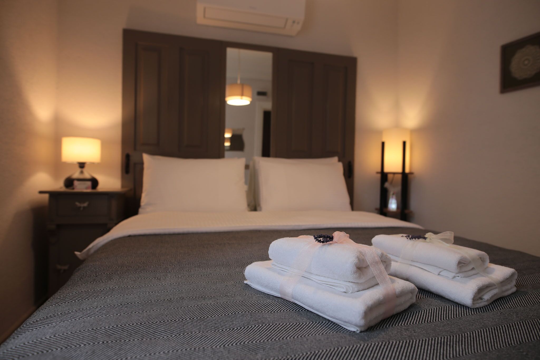 Deluxe Room | 1 bedroom, iron/ironing board, free WiFi