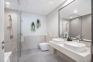 Superior Apartment | Bathroom | Free toiletries, hair dryer, slippers, towels - Vogue| Al Wasl 1 Residence near World Trade Centre (Dubai)