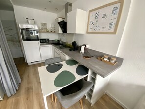 Micro-ondes, four, plaque de cuisson, lave-vaisselle