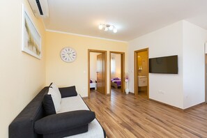 2 bedrooms, WiFi, bed sheets, wheelchair access