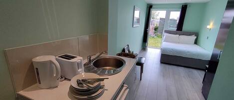 1 間睡房、書桌、熨斗/熨衫板、Wi-Fi