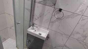Towels, soap, shampoo, toilet paper