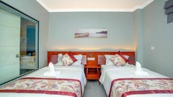 1 bedroom, in-room safe, blackout curtains, soundproofing